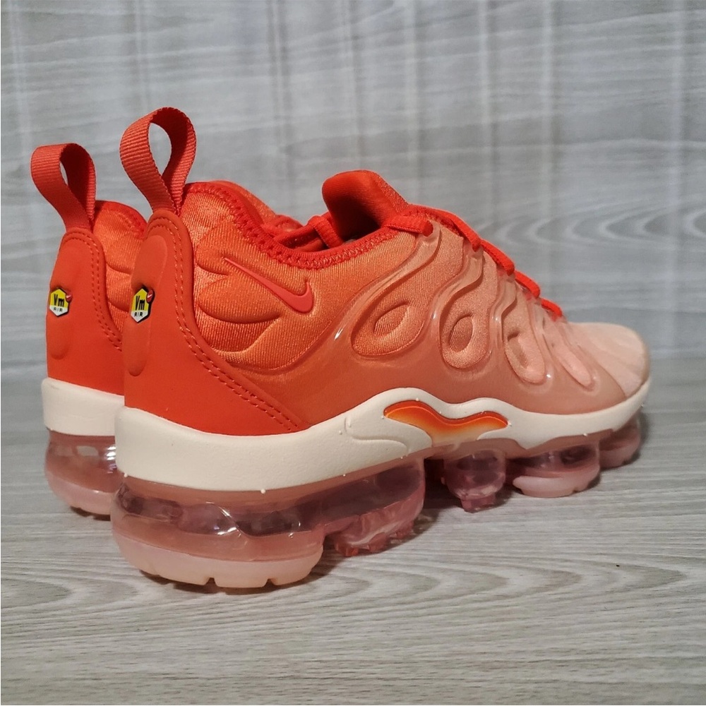 Women’s Nike Vapormax Plus Guava Ice Rush Orange Shoes Brand New With Box - Picture 7 of 14